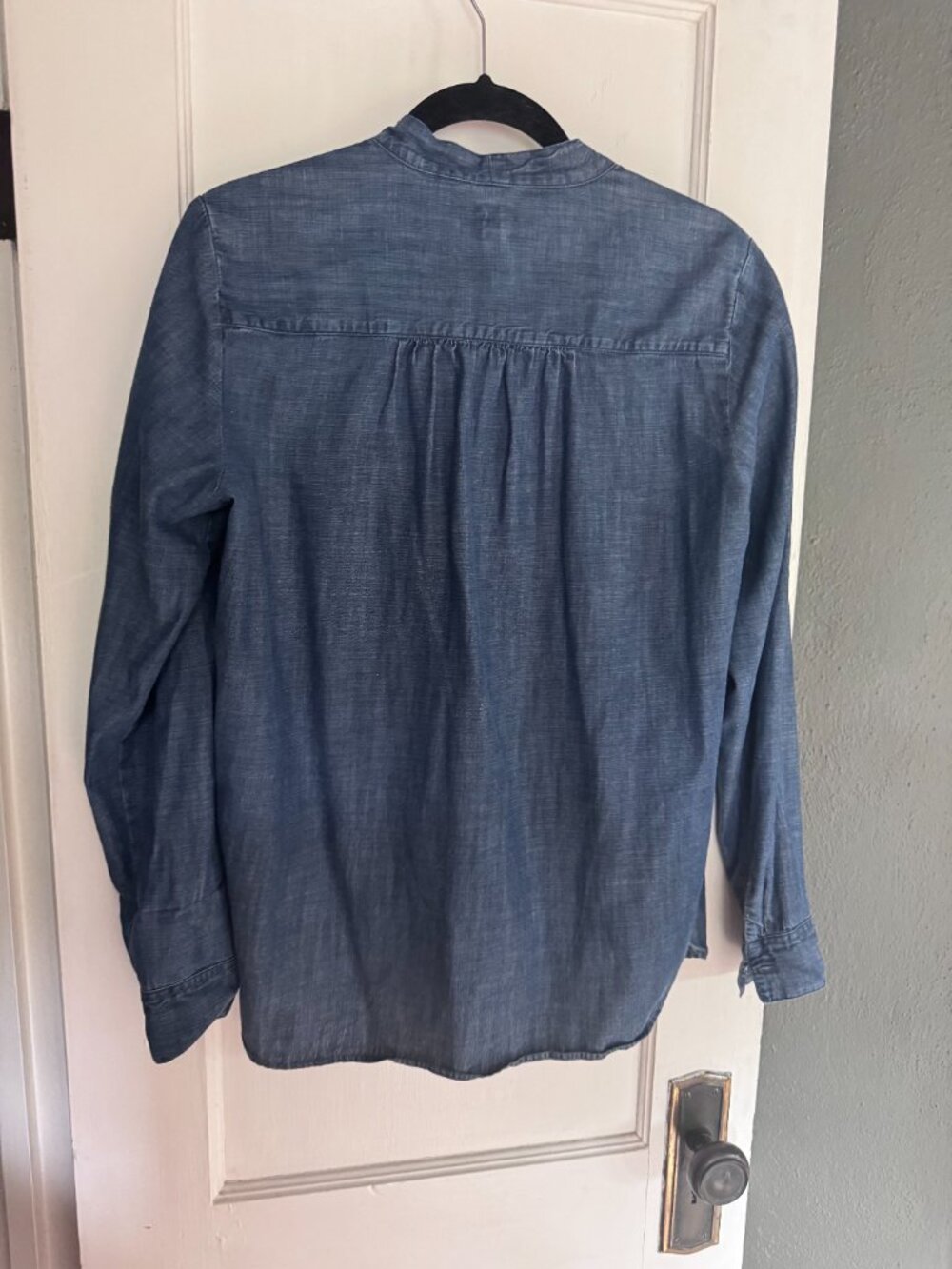 GAP Women's V-Neck Popover Denim Tunic Shirt in Tencel Small Petite - Picture 3 of 4